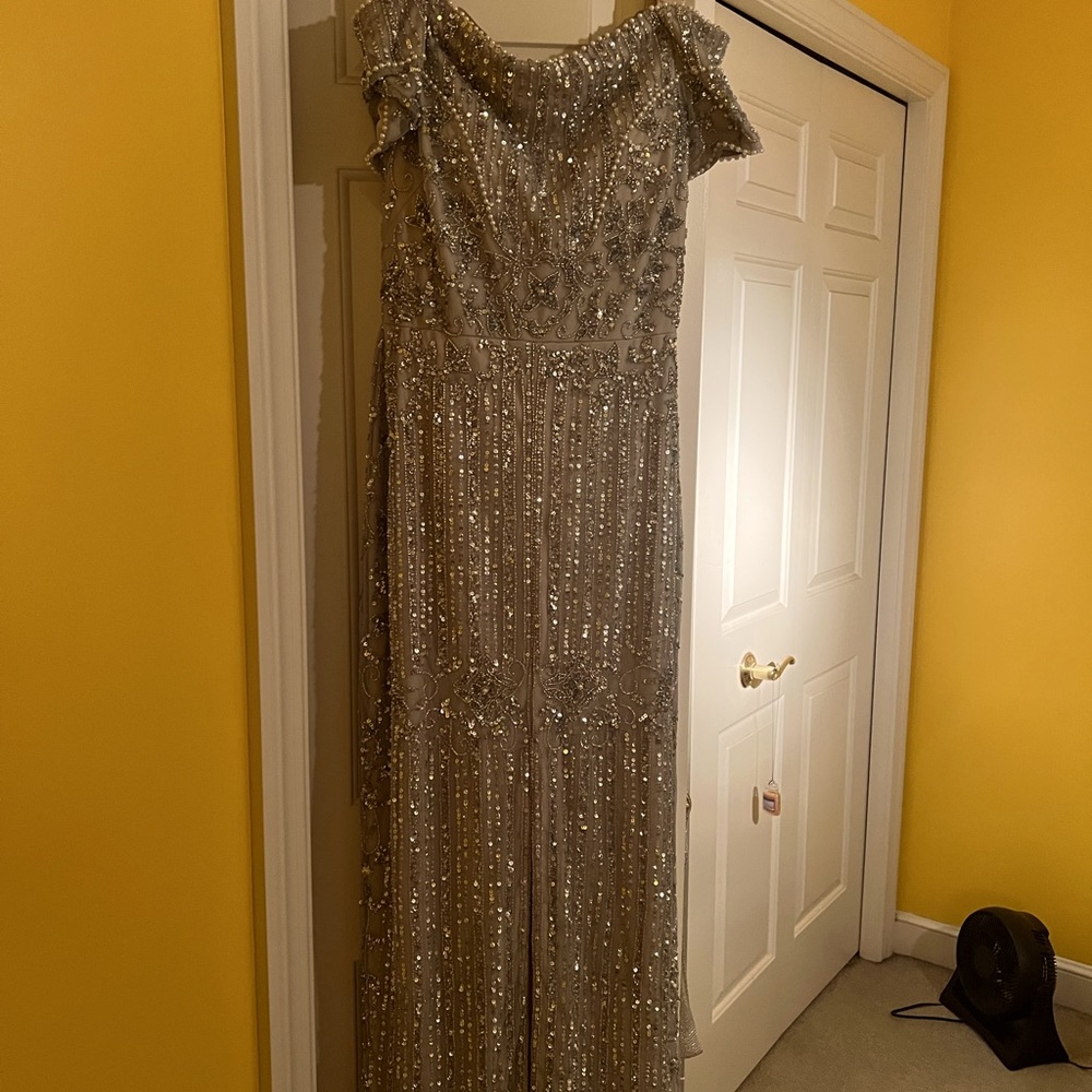 Beautiful Adriana papell gown size 6 altered to 4 beautiful beaded & pearls